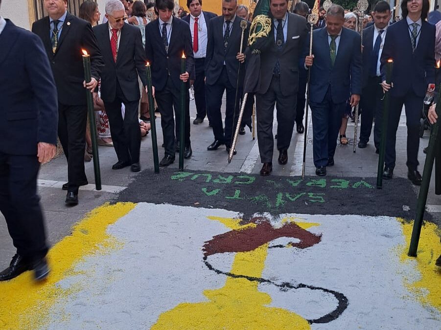 Asistencia corporativa de la Hermandad a la procesión del Corpus Christi.